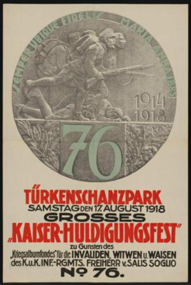 Ein Vintage-Plakat zum 70-jährigen Jubiläum des Kaiser-Huldigungsfestes in Berlin, Deutschland, das eine Gruppe von Menschen in der Mitte zeigt, umgeben von Text und Zahlen, in einem Photo-Rahmen präsentiert.