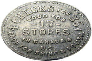 Eine Silberm├╝nze mit der Aufschrift "Checks f├╝r gut bei 17 Gesch├Ąften" gegen einem wei├čem Hintergrund.