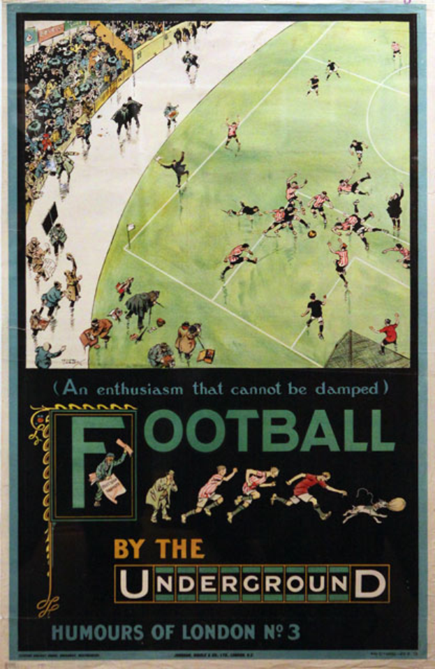 Ein Vintage-Plakat, das ein Fußballspiel ankündigt, mit der Aufschrift 'Fußball unter der Erde - Londoner Humor Nr. 3', zeigt eine Zuschauermenge im Stadion.