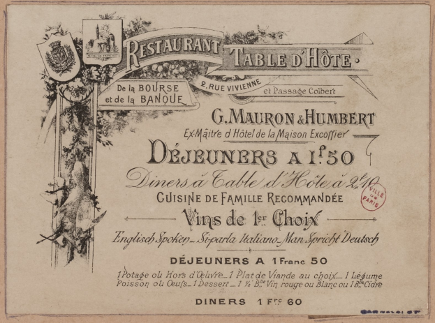 Ein vergangenes Restaurant-Menü mit einer Vintage-Illustration eines Mannes und einer Frau, auf dem handschriftlich Speisen aufgelistet sind.