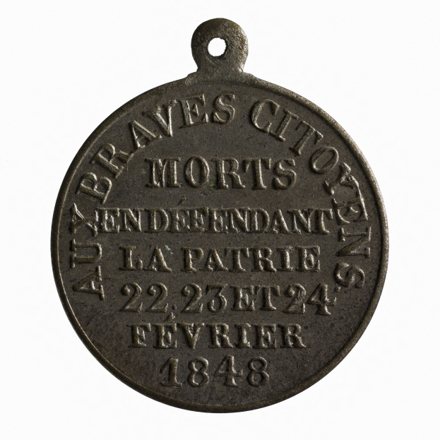 Bronze-Medaille mit der Inschrift "Braves City Morts" vor einem weißen Hintergrund.