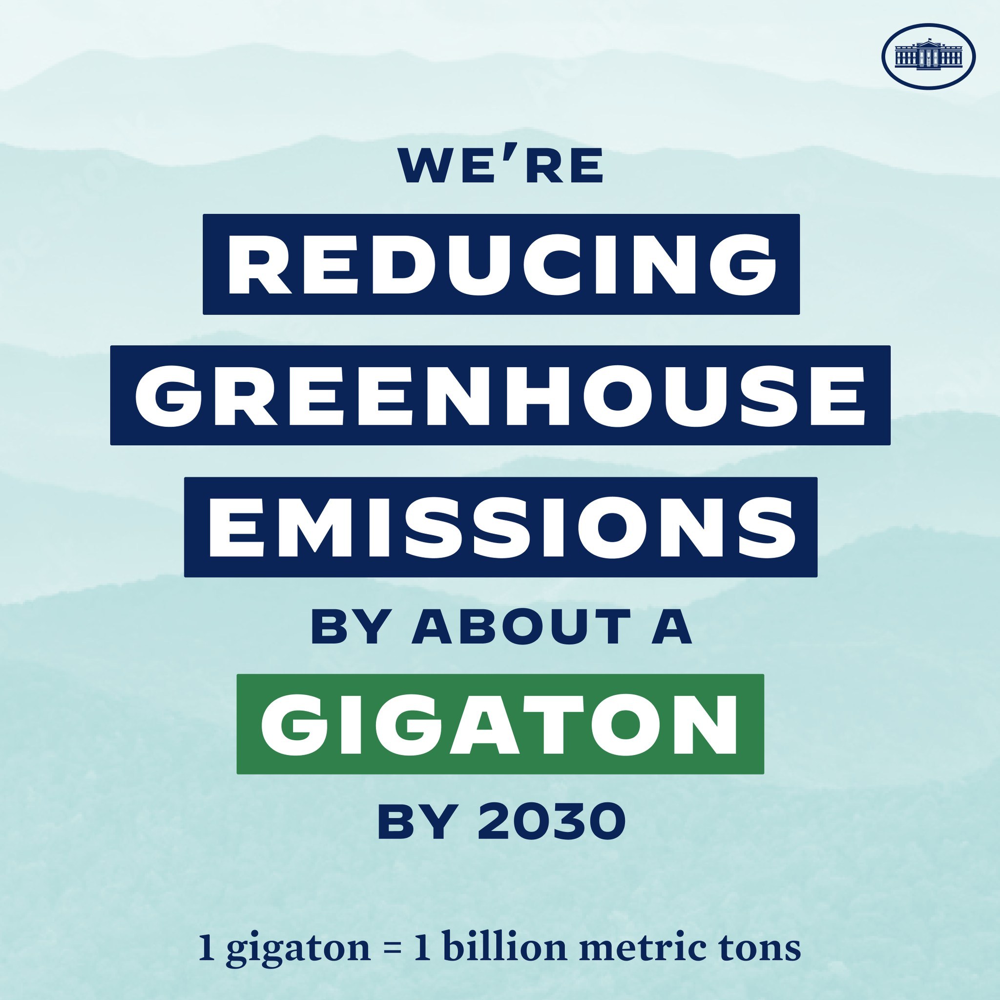 Plakat mit Text und Logo, das "Wir reduzieren die Treibhausgasemissionen bis 2030 um etwa eine Gigatonne" propagiert.