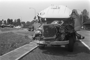 POL-COE: Luedinghausen, Kapitalweg/ Schwarzer VW Golf beschädigt