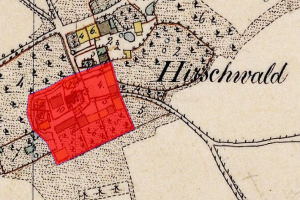 Alte Karte von Hirschwald, Deutschland, mit einem roten Quadrat, das eine zentrale Lage markiert, zeigt Straßen, Gebäude und weitere Details mit ausführlichen Textangaben.
