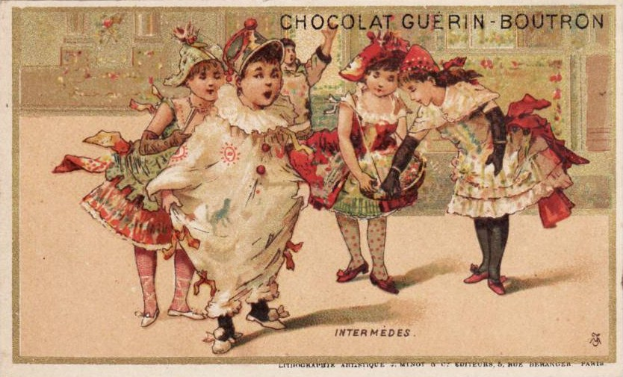 Eine alte Postkarte mit einer Gruppe von Kindern in bunten Kleidern, die tanzen, mit dem Text "Chocolat Guerin-Boutron" oben und unten.