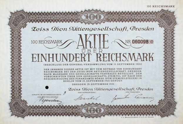 Deutsches Aktienzertifikat über 100 Reichsmärker mit schwarzem Rand und gedrucktem Text.