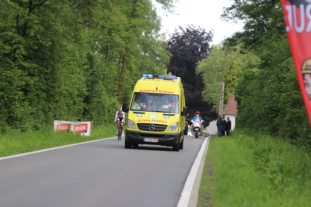 POL-D: Verkehrsunfall in Grafenberg - E-Bike-Fahrer kollidiert mit Lkw - Person schwer verletzt und in Krankenhaus gebracht
