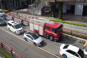 Ratingen: Feuer auf der A3 mit schwer verletztem Menschen in einem Elektrofahrzeug