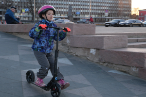 POL-REK: 250904-1: E-Scooter sind Fahrzeuge, keine Spielzeuge - 8-Jähriger bei Kollision verletzt