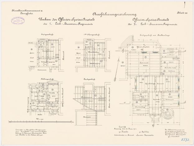 Schwarz-weißer architektonischer Grundriss des ehemaligen Bundeskanzleramts mit detaillierter.Layout und beschrifteten Räumen und strukturellen Elementen.