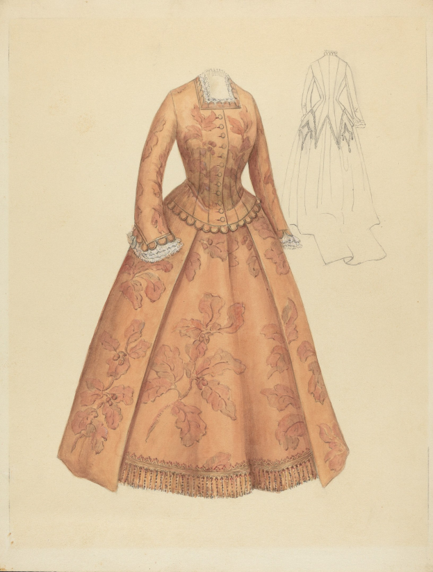 Eine detaillierte Zeichnung eines Kostümdesigns aus dem 18. Jahrhundert mit einem langen Kleid mit floralem Muster, hohem Kragen, vollem Rock und Spitzenbesatz vor einem hellblauen Hintergrund.